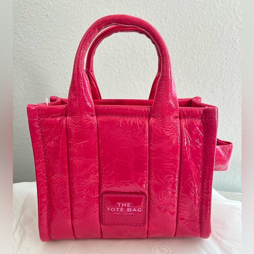 NEW MARC JACOBS The SHINY Mini CRINKLE Leather Crossbody The Tote Bag Magenta - Picture 6 of 13